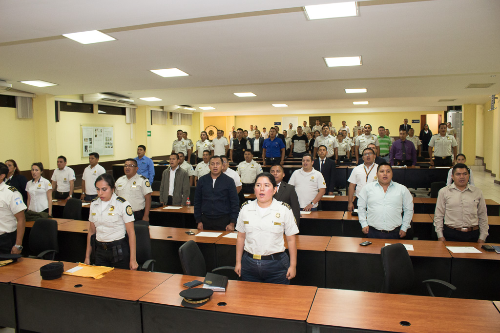 Entrega de diplomas UPANA a PNC